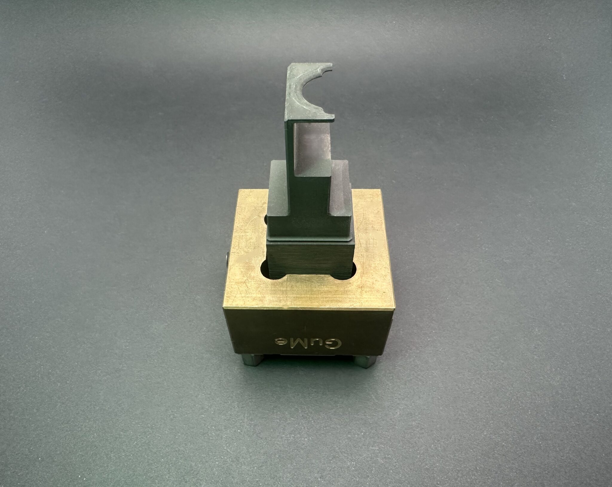 Erodierer der GUME GmbH. DIe Grafik zeigt den Kopf der Erodier Maschine.