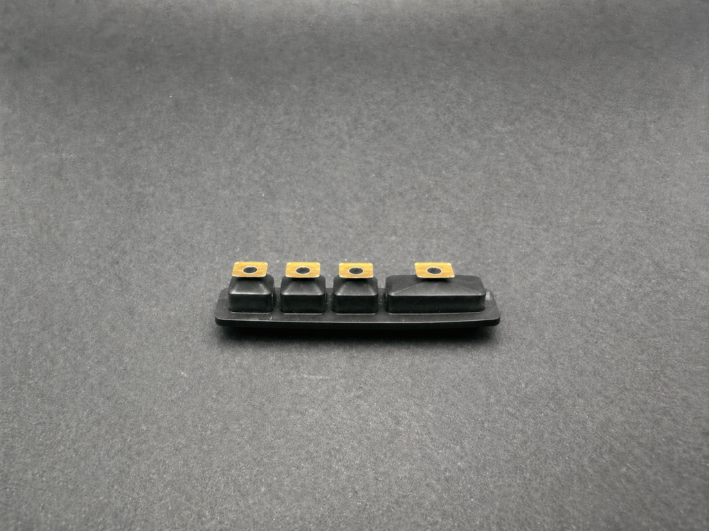 Schaltmatte aus Silikon mit integrierter Metallschnappscheibe.