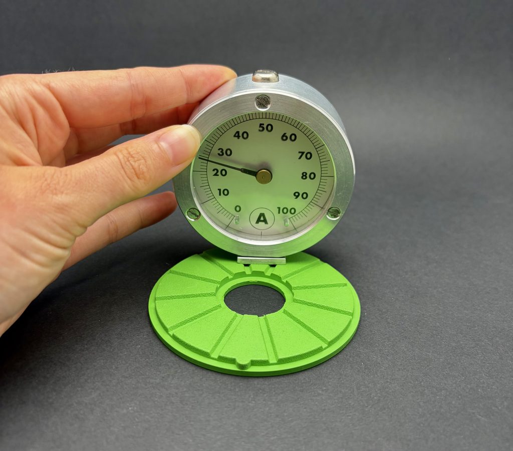 Illustration of a measuring device for determining the Shore hardness of a moulded rubber part